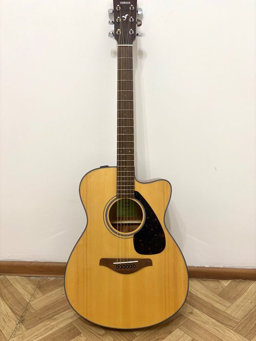 Электроакустическая гитара Yamaha FSX800C Natural