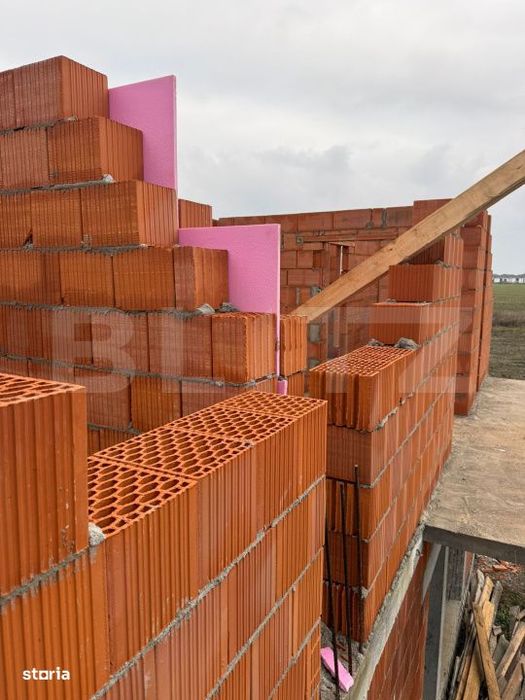 Casa tip duplex, 120 mp, intrare in Odoreu cartier rezidential