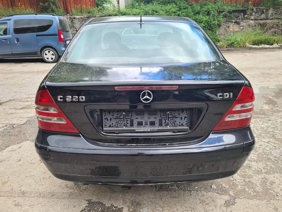 Mercedes W203 C220CDI 143кс ръчка седан НА ЧАСТИ!