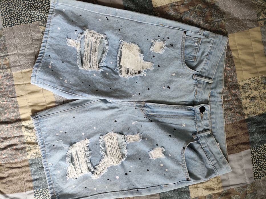 Blugi scurți albaștri, mărimea 32 – în stare foarte bună