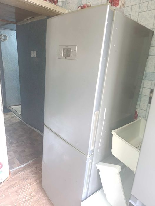 Холодильник LG  серый