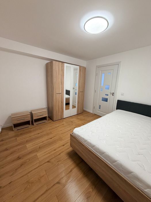 Apartament 3 camere complet renovat – de închiriat, complet mobilat