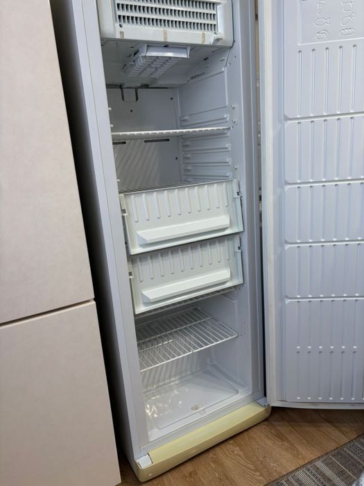 Продам морозильник