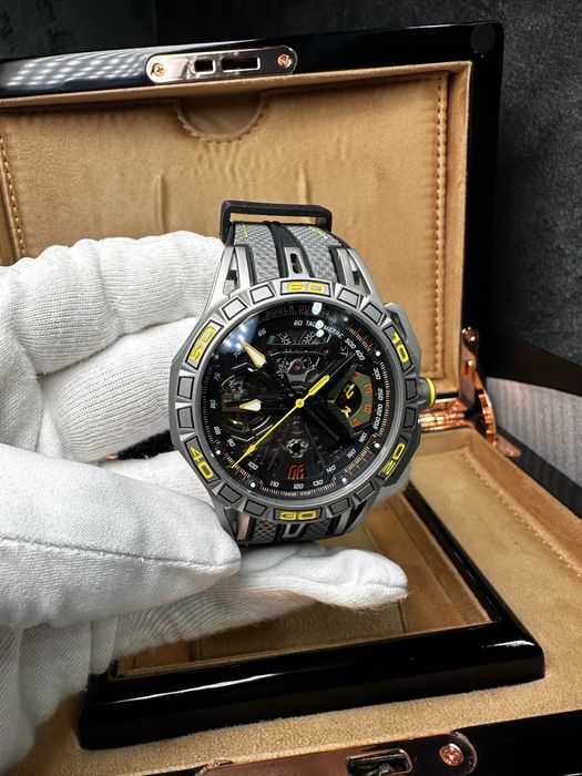 Часовник Roger Dubuis