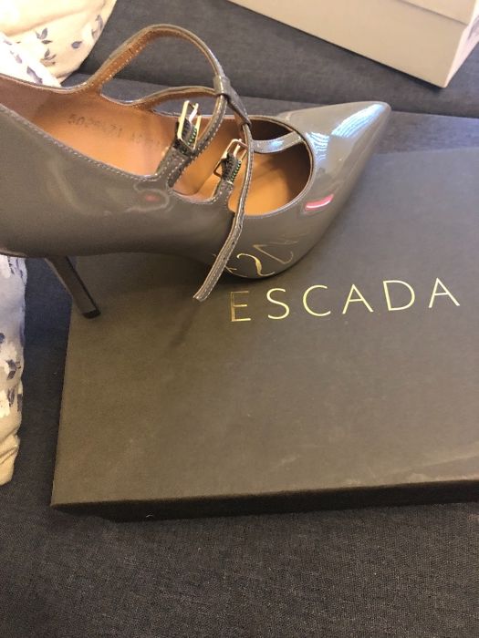 Pantofi din piele lacuita,gri,Escada