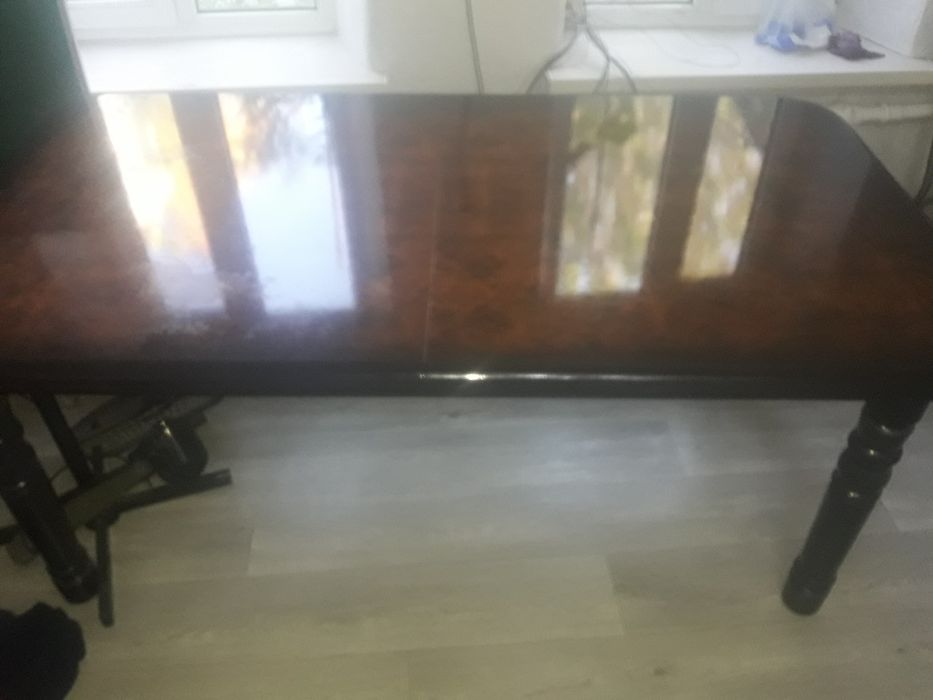 Стол в гостиную .