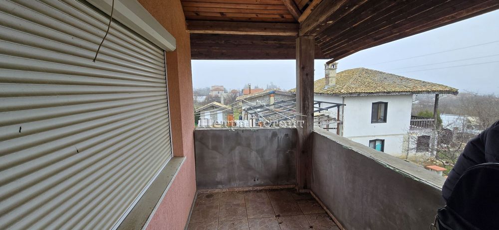 Къща в Варна, област-с.Здравец площ 192 цена 270000