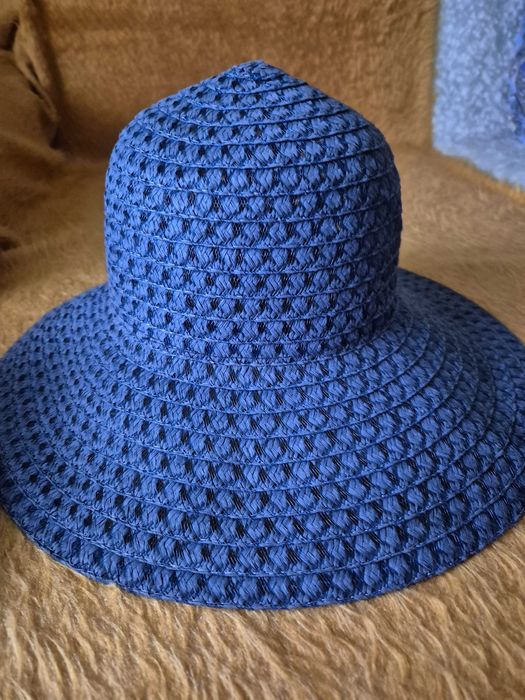 ШАПКИ И козирки- 7 броя