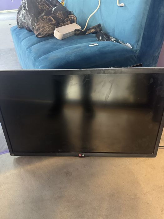 Телевизор со смарт приставкой и кранштейном