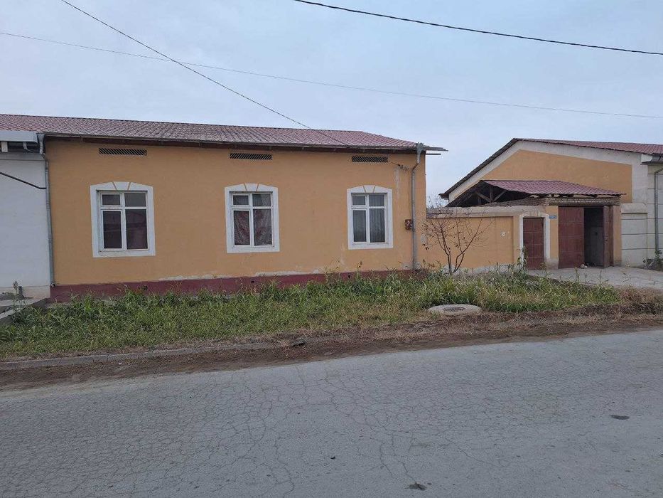 Пичокчи кишлогида 600 м.кв  Наъмунали уй сотилади