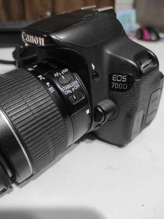 Продам фотоаппарат canon 700D
