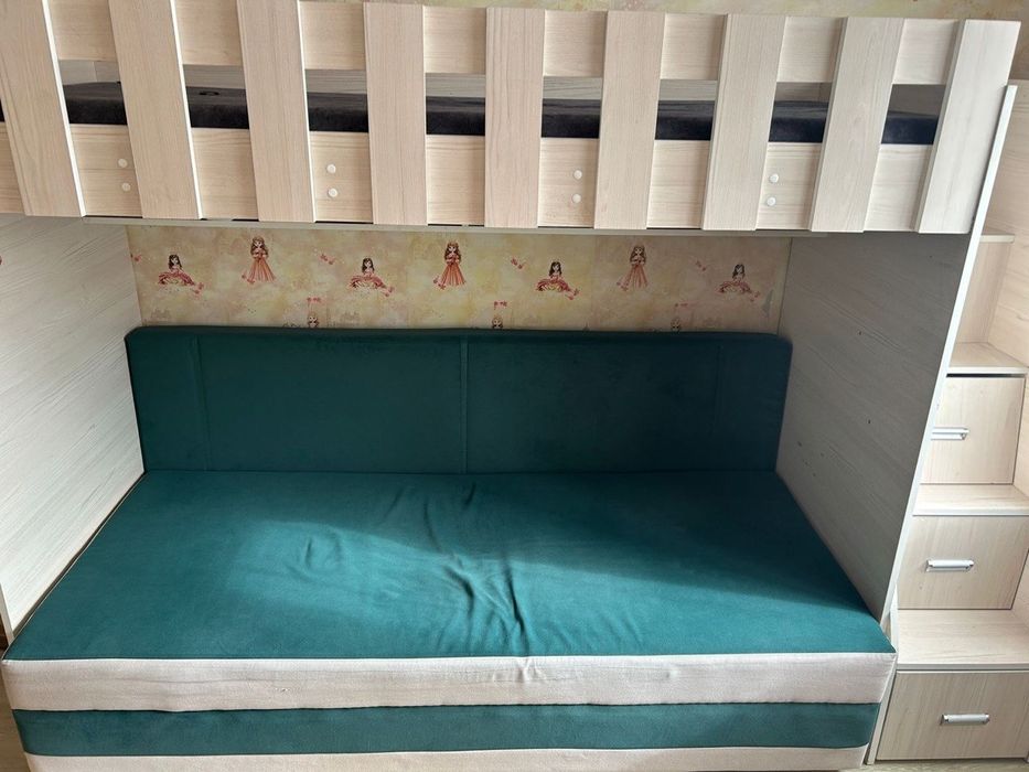 Кровать двухъярусная