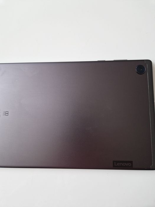 Продавам таблет Lenovo Tab M10 FHD Plus