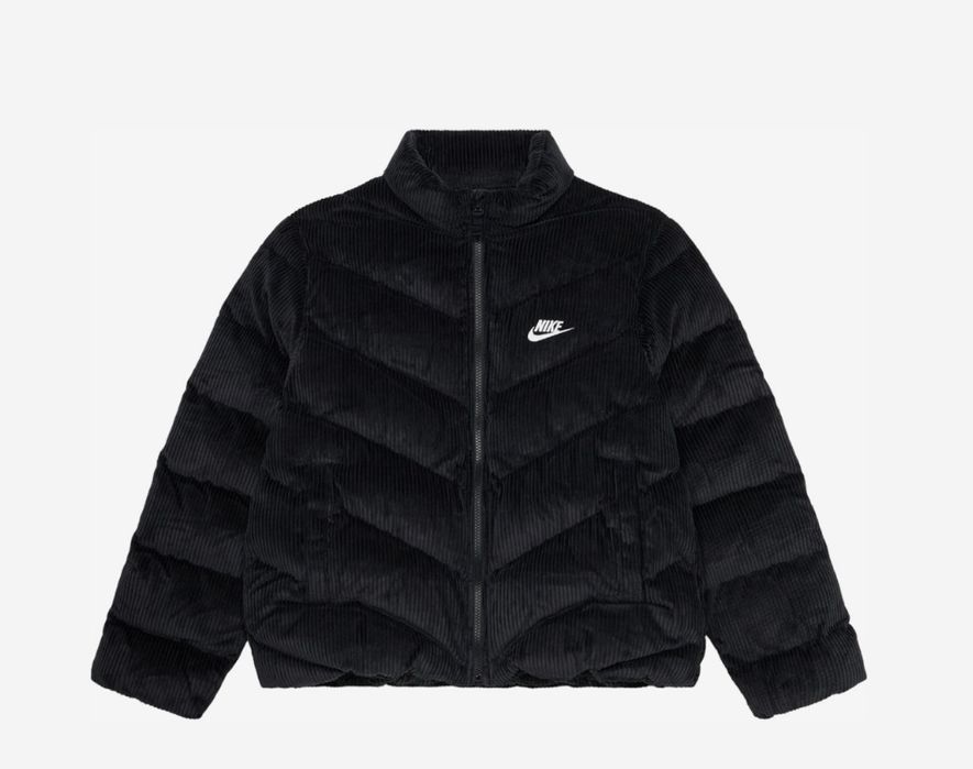 Чисто  ново яке на NIKE