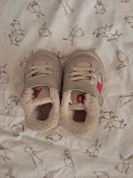 Детские верхние вещи продам