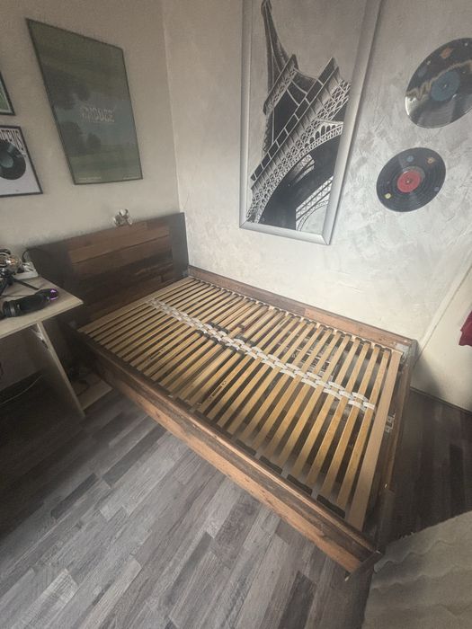 Продавам рамка за единично легло