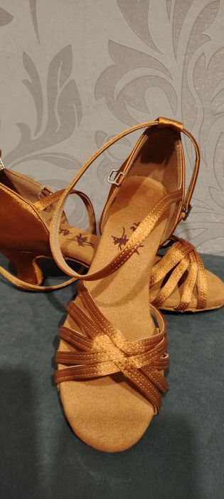 Продам туфли для танцев