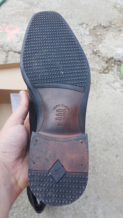 Vand pereche de pantofi barbatesti