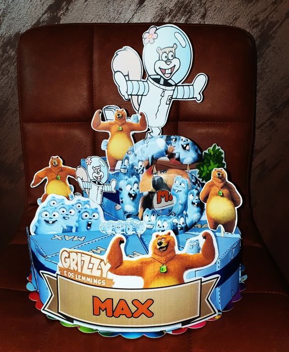 Tort din cutiute de carton