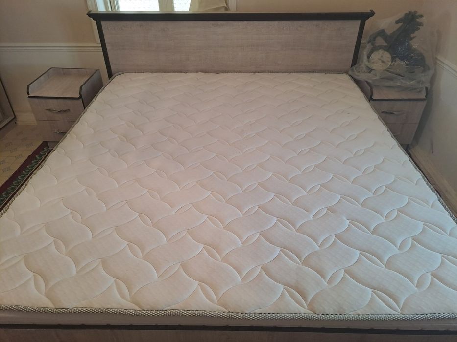 Продаётся спальный гарнитур почти новый