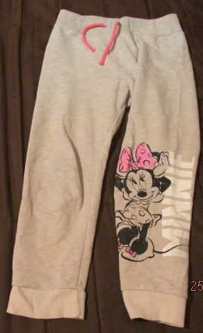 Продавам детски дрехи