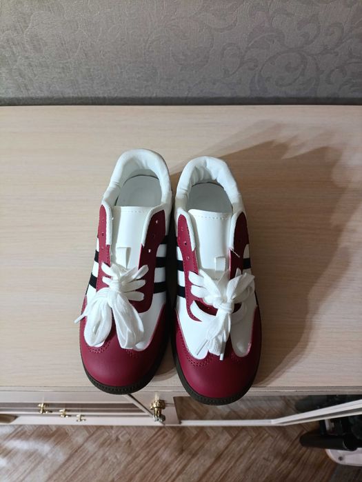 Продам новые кроссовки