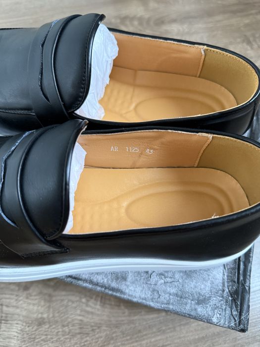 Мужские лоферы черные