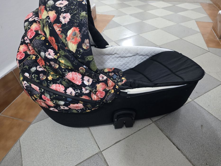 Продам польскую коляску Аdamex