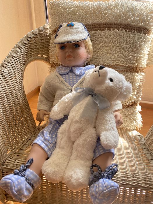 Продам куклу новую