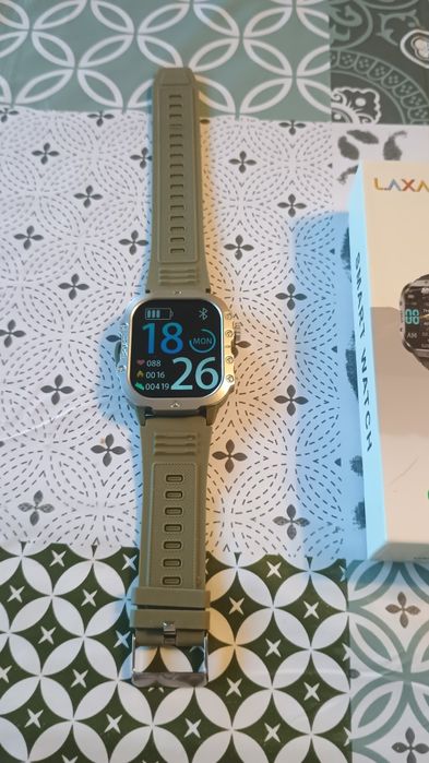 Смарт часовник чисто нов