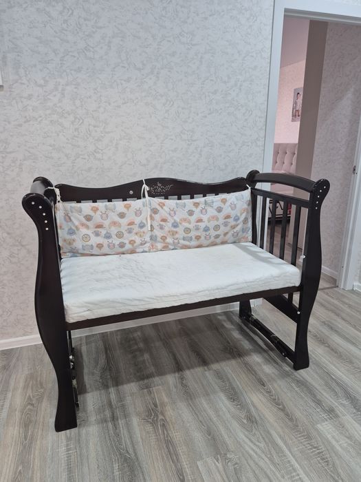 Продам детскую кроватку