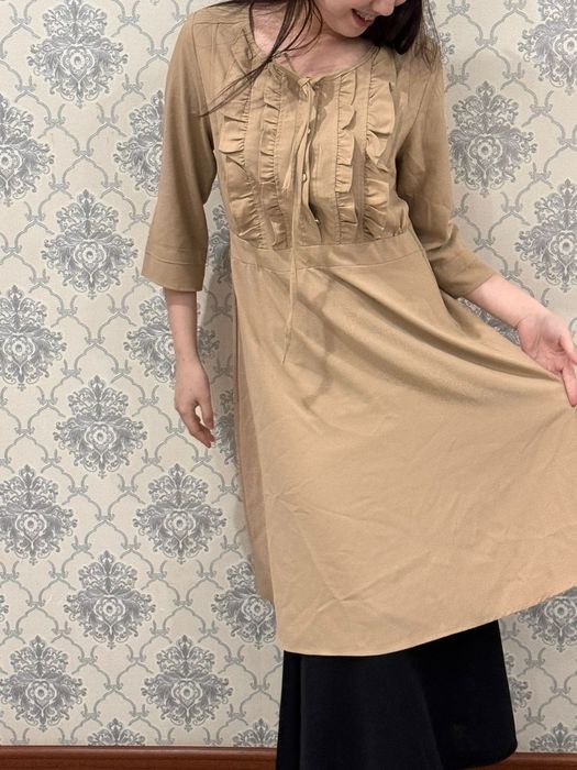 Платье бежевого оттенка