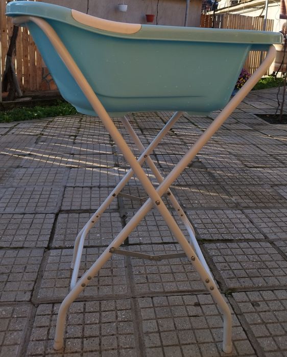 Вана със стойка за къпане на бебе