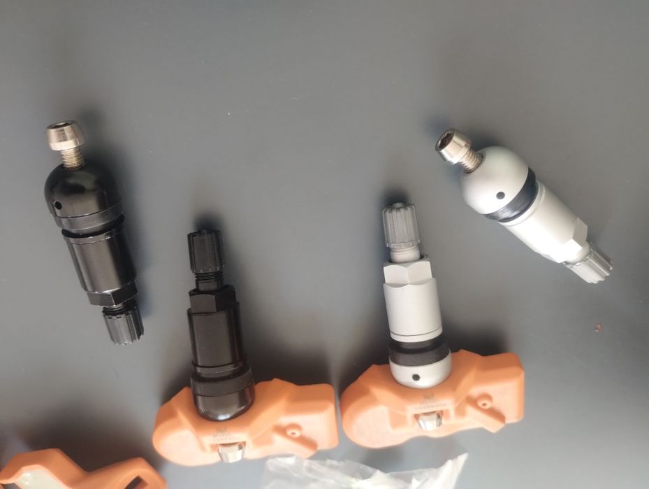 Senzori Presiune roti Originali BMW cu valve metalice.