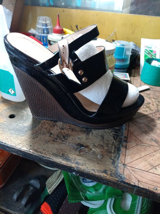 Продам босоножки