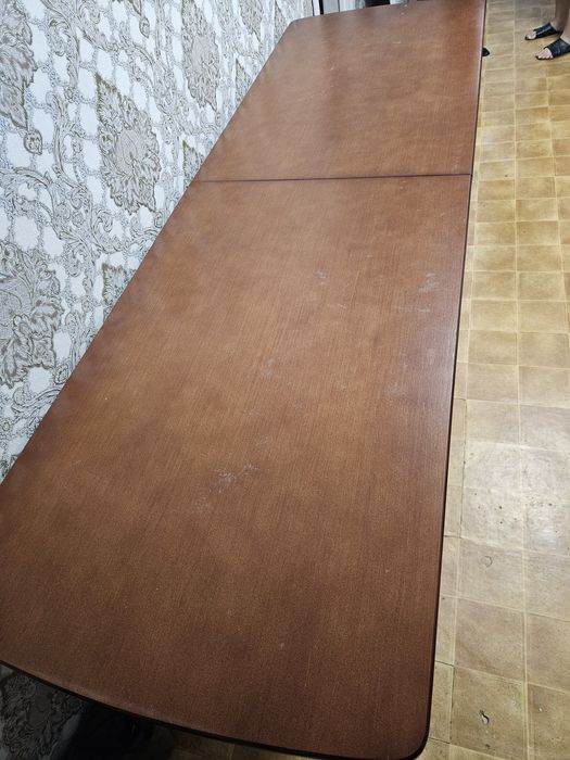 Продается стол для гостиной, раздвижной