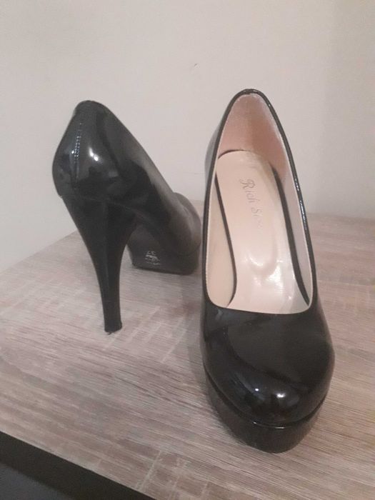 Дамски обувки с висок ток