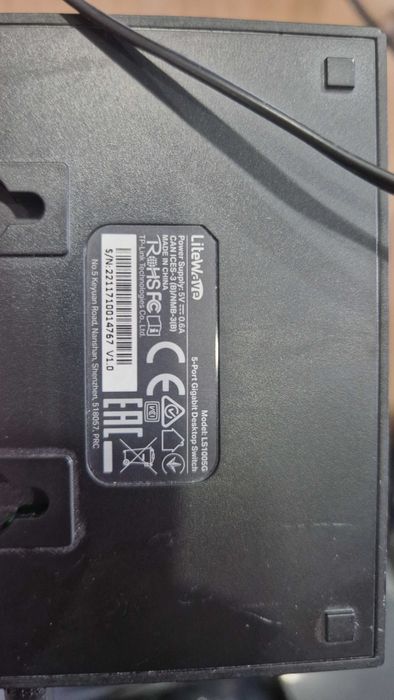 Vand Lot 2 switch Gigabyt 5 porturi foarte mici !! CA NOI !! la 100lei