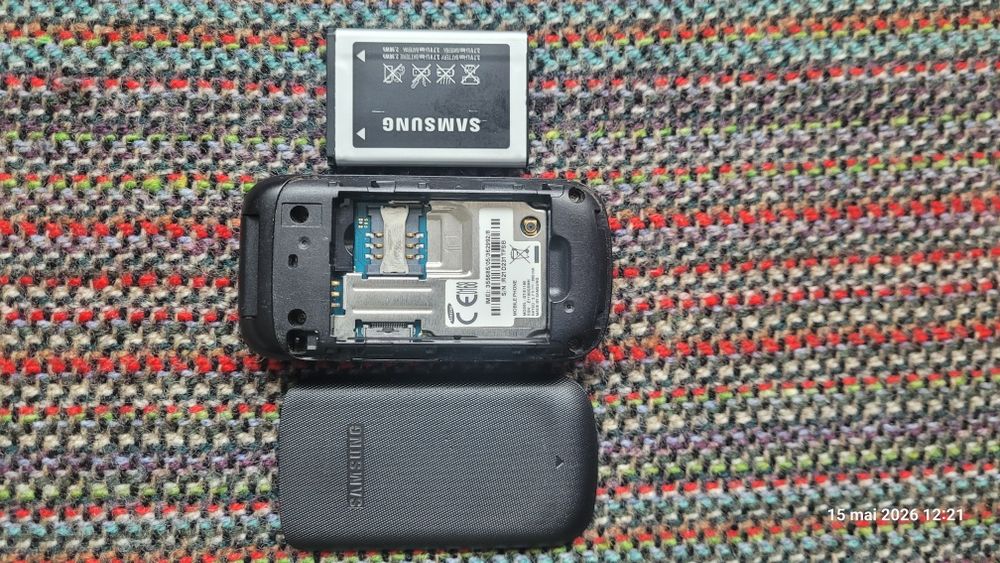Telefon SAMSUNG GT E 1190, cu clapetă