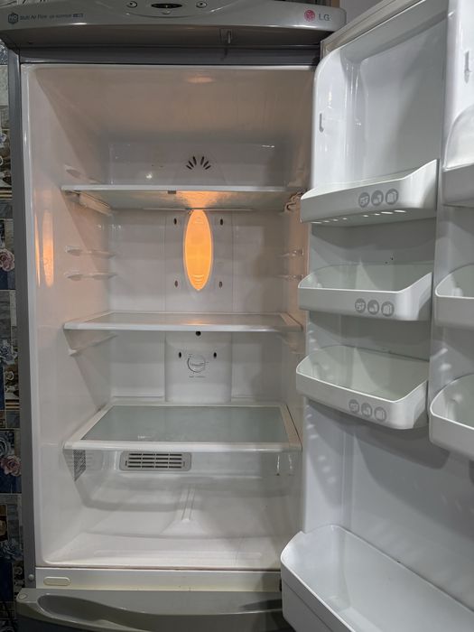 Продам рабочий холодильник