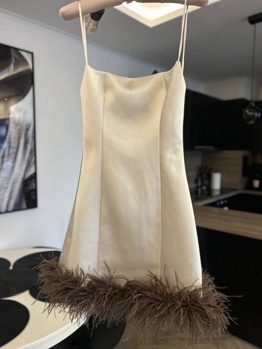 Zara рокля пера XS бяла