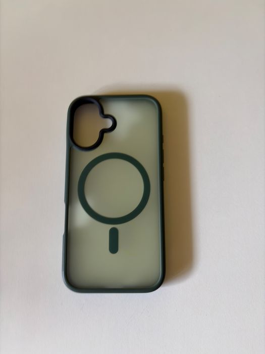 Husă iPhone 16 cu MagSafe – transparentă verde, stare foarte bună