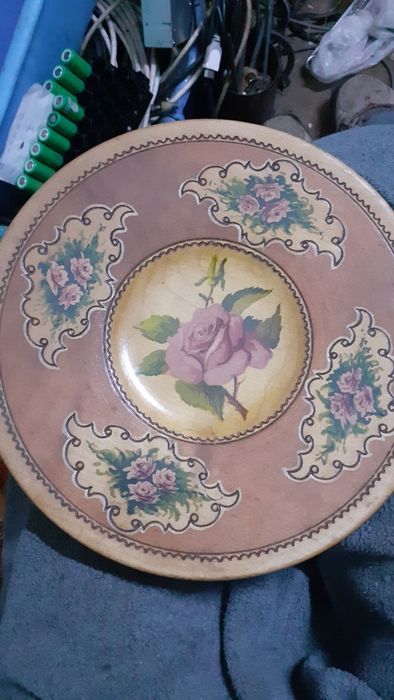 Farfurii decorative pictate pe lemn in ulei