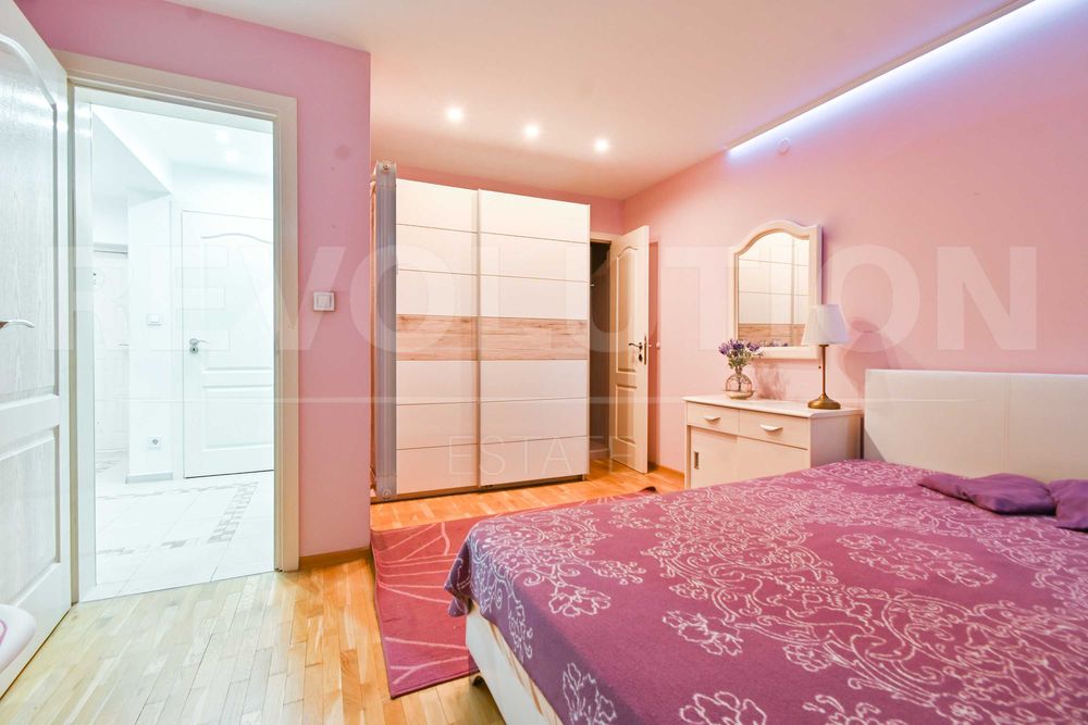 Тристаен апартамент в ж.к. Изгрев