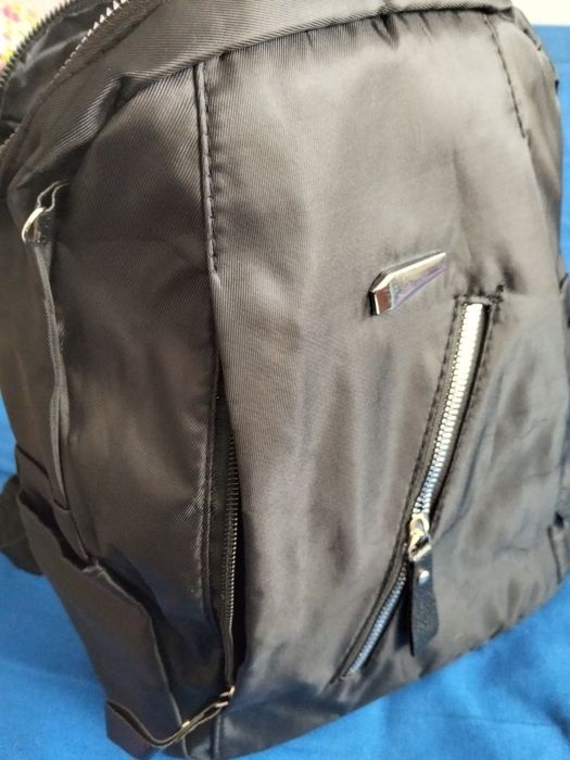 Rucsac încăpător cu buzunare