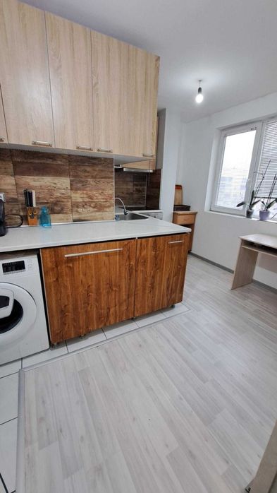 Тристаен апартамент Център