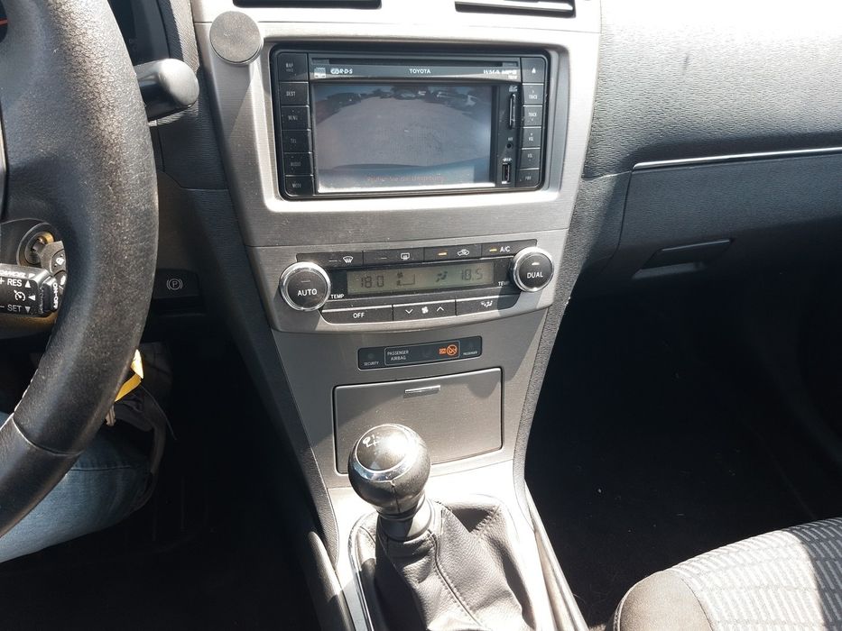Vând Toyota Avensis