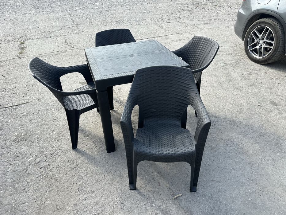 Комплект маса и 4 стола