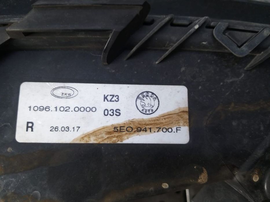 Proiector ceata dreapta skoda octavia 3 5e 5e0941700f