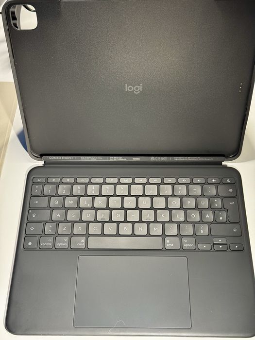 Husa Logitech Combo Touch iPad Pro 13" (M4)